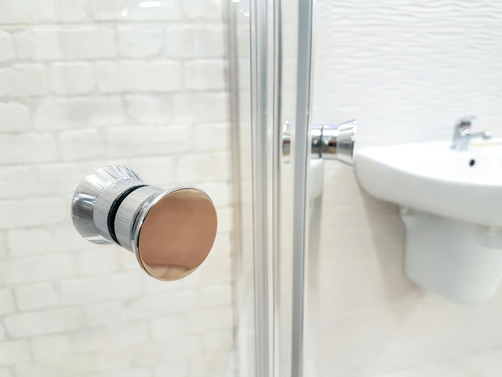 How to Choose the Perfect Shower Door Handle for Your Bathroom Style