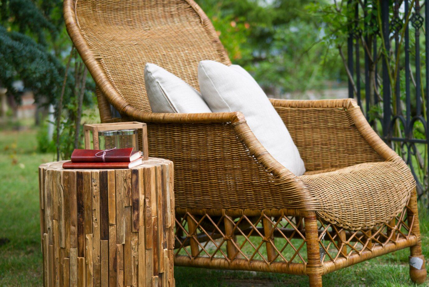 How to Pick the Best Outdoor Furniture Material