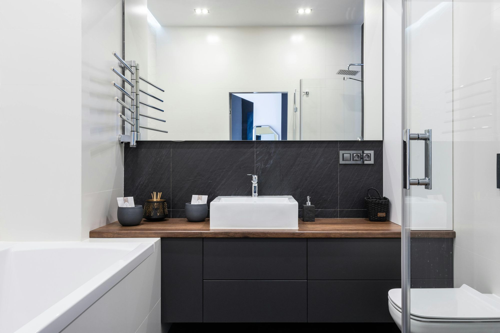 How to Choose the Perfect Shower Door Handle for Your Bathroom Style