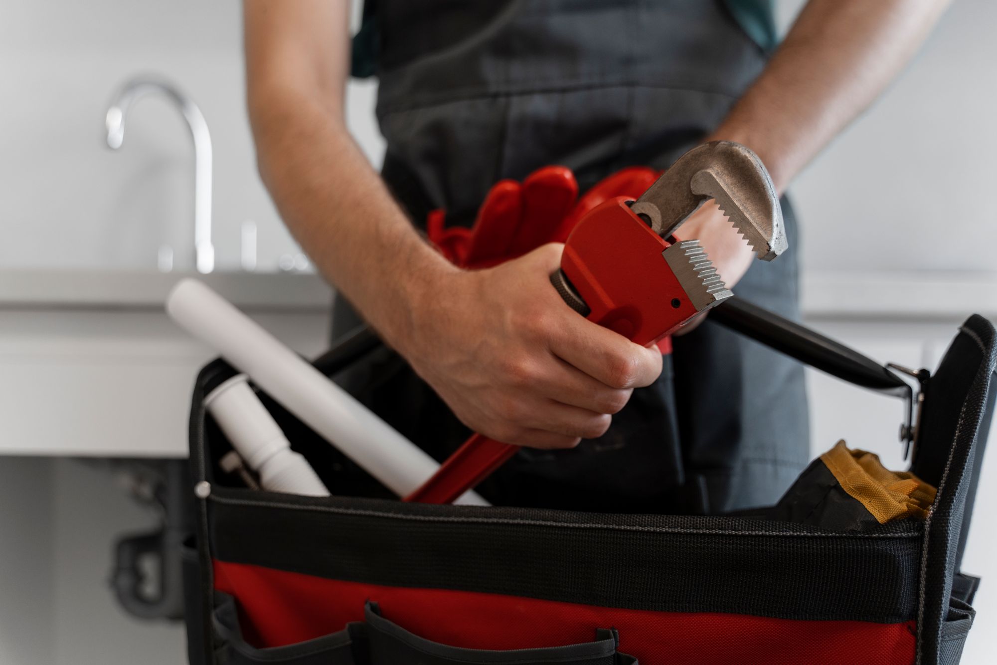 How to Choose the Best Plumbing Tools for DIY Repairs